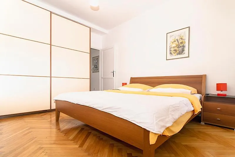 Apartment Vlahov ザダル